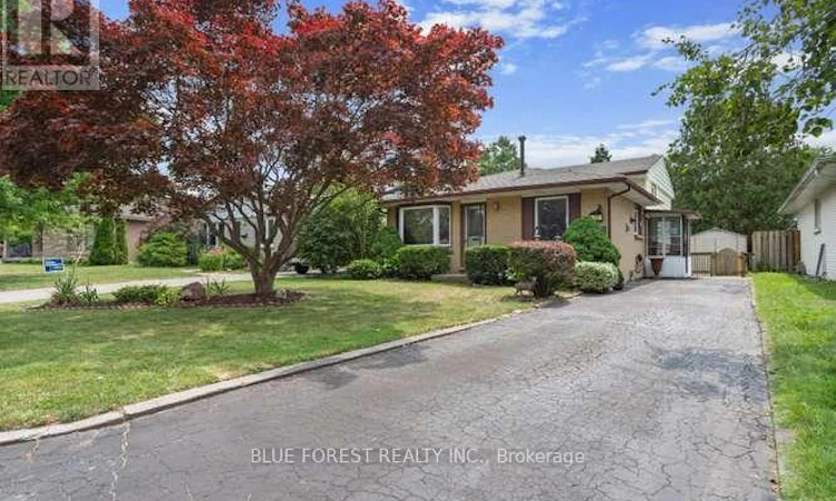 27 Villeneuve Crescent