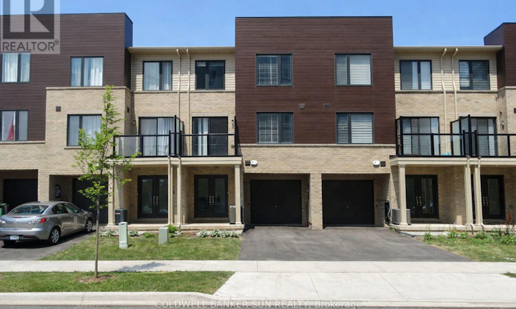 7 Roxanne Drive
