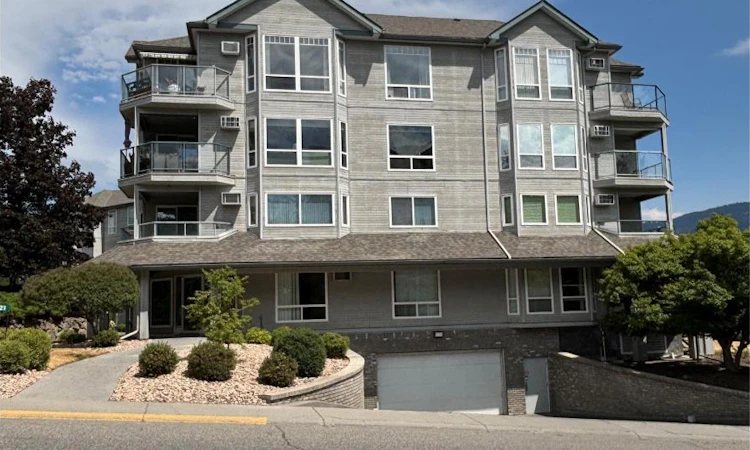 401-3221 Centennial Drive
