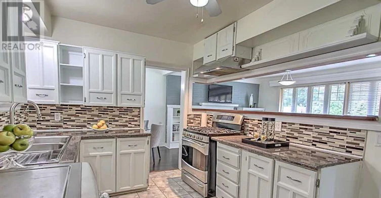 MAIN-49 Don Mor Drive, Newmarket, ON, L3Y 1G8 - 10