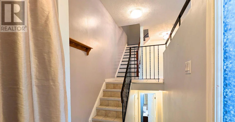 B-29 Woodvale Green Drive, Ottawa, ON, K2G 4H3 - 3