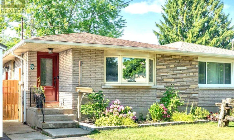 8 Lakehurst Drive