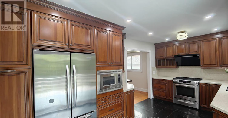 UPPER-9 Mosedale Crescent, Toronto, ON, M2J 3A3 - 7