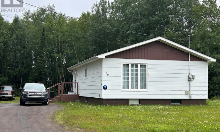 39 Montagnais Road