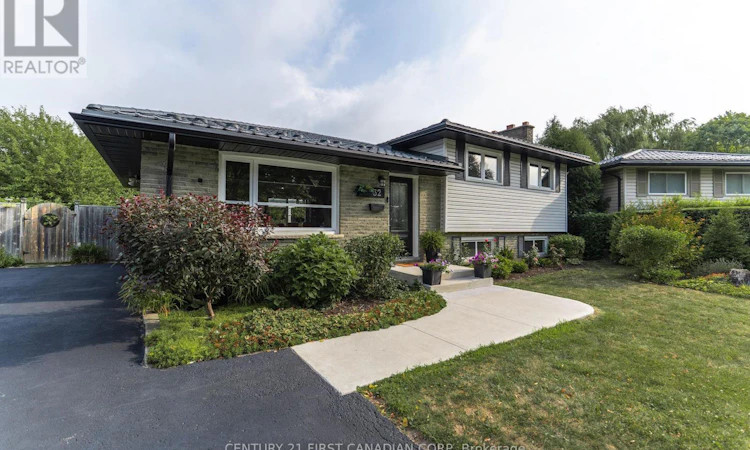 32 Mendip Crescent