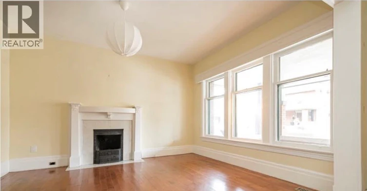 31 St. Clair Avenue, Hamilton, ON, L7R 3T6 - 3