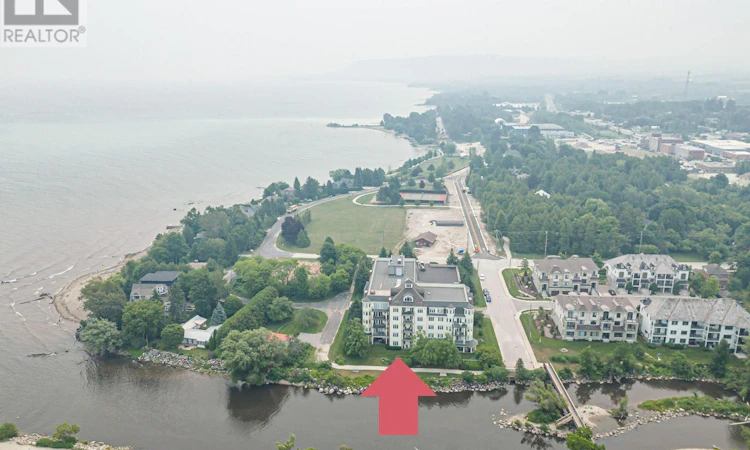 103-10 Bay Street E
