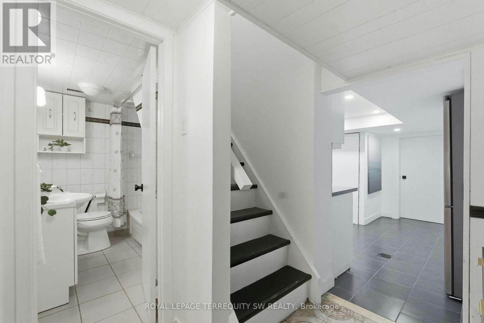 BSMT-497 Ossington Avenue, Toronto, ON, M6G 3T3 - 16