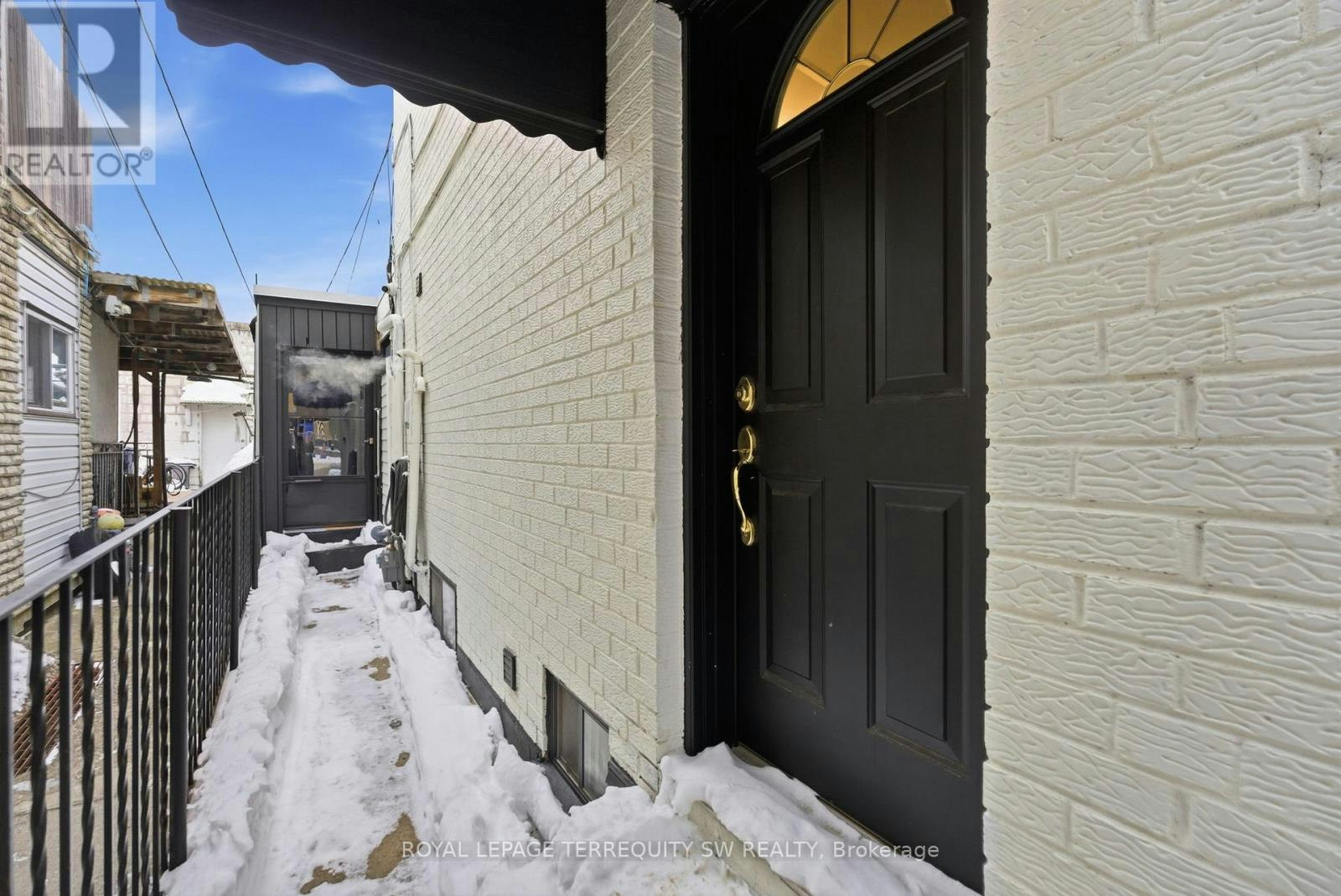 BSMT-497 Ossington Avenue, Toronto, ON, M6G 3T3 - 3