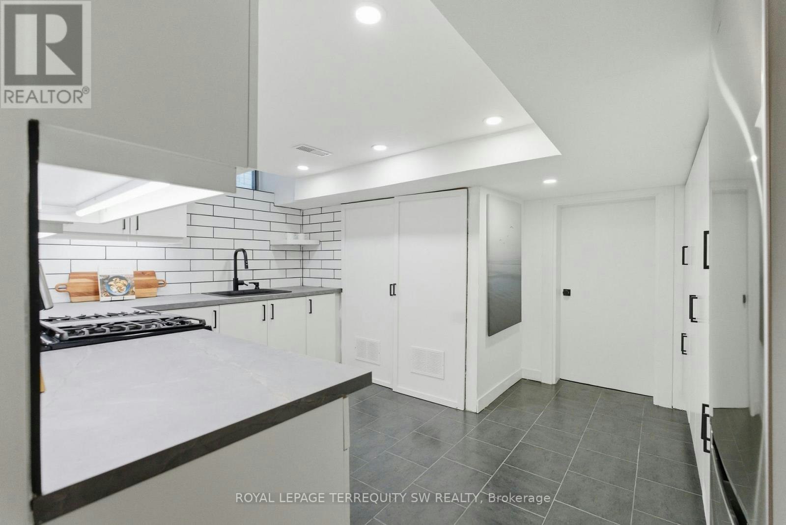 BSMT-497 Ossington Avenue, Toronto, ON, M6G 3T3 - 19