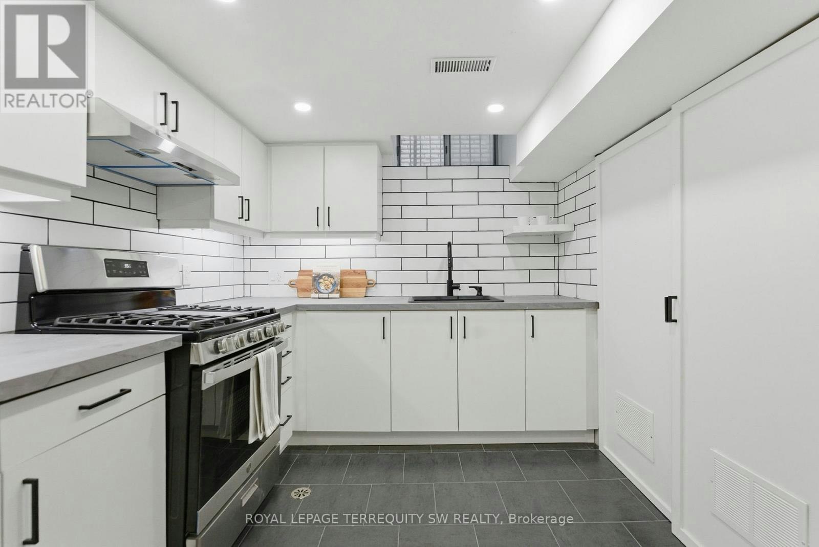 BSMT-497 Ossington Avenue, Toronto, ON, M6G 3T3 - 21