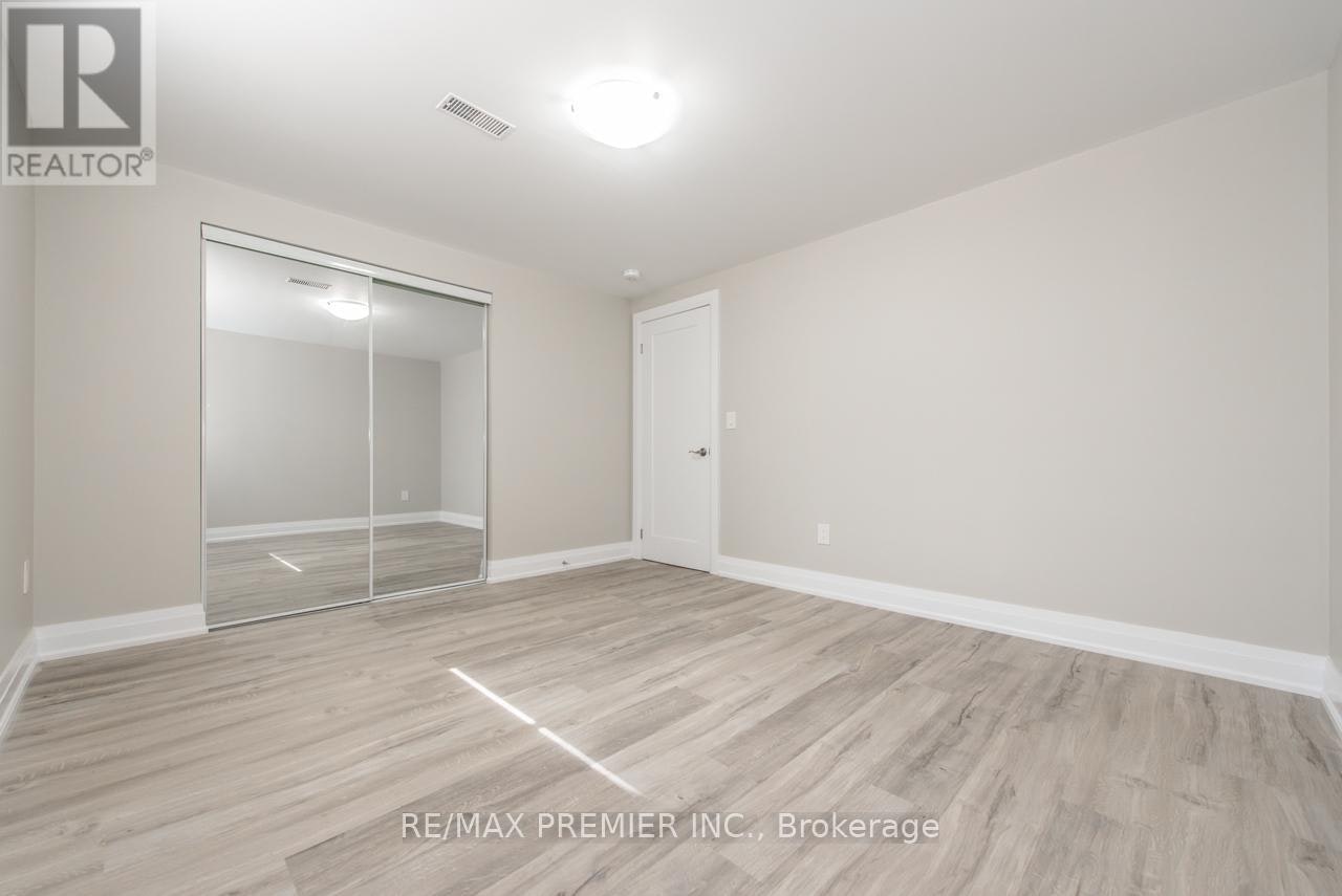 BSMT-569 Roding Street, Toronto, ON, M3M 2A4 - 10