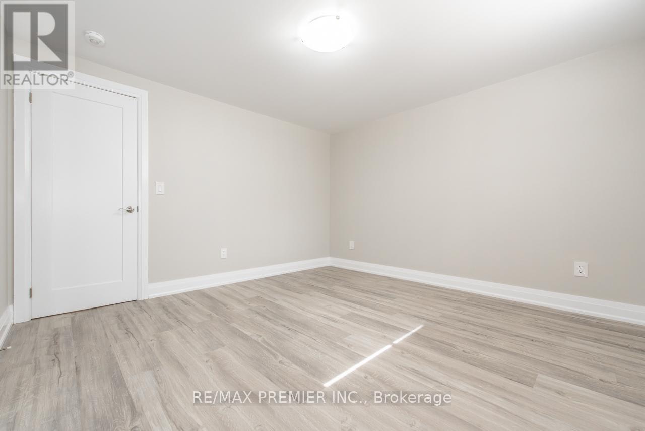BSMT-569 Roding Street, Toronto, ON, M3M 2A4 - 11
