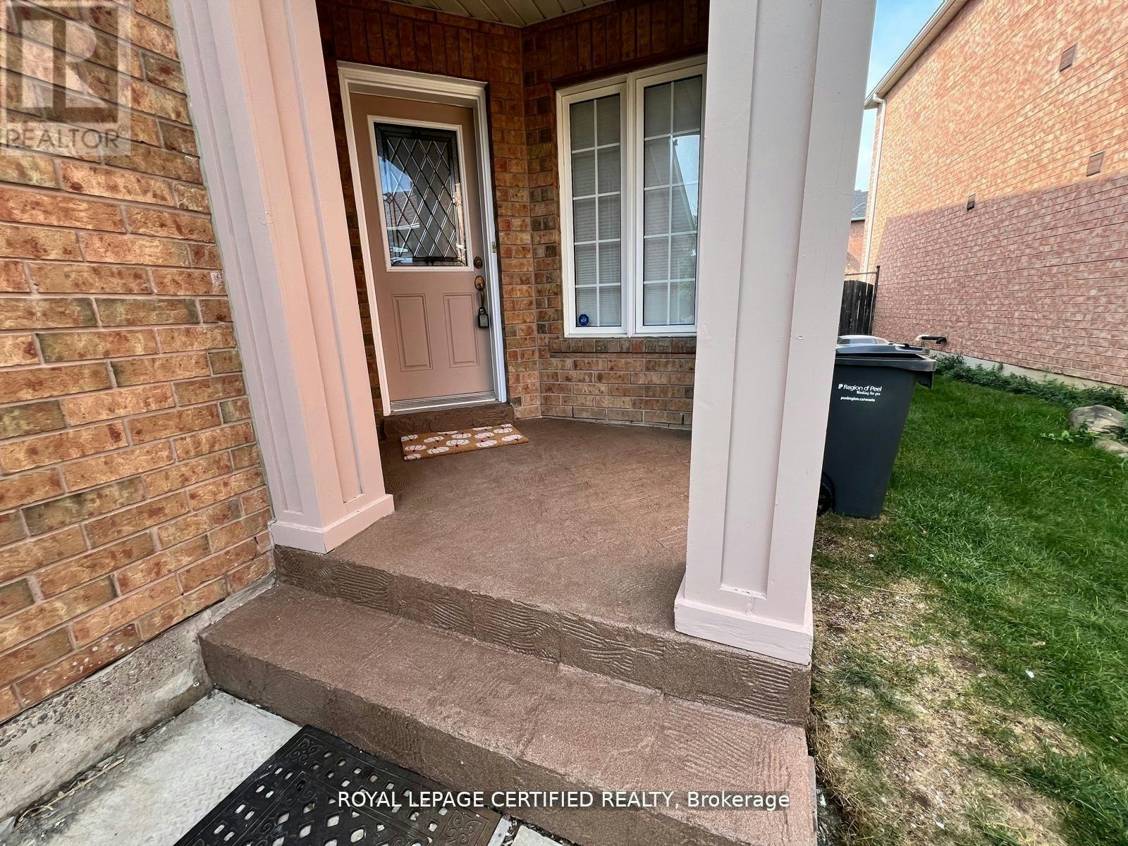 426 Orange Walk Crescent, Mississauga, ON, L5R 0A8 - 2