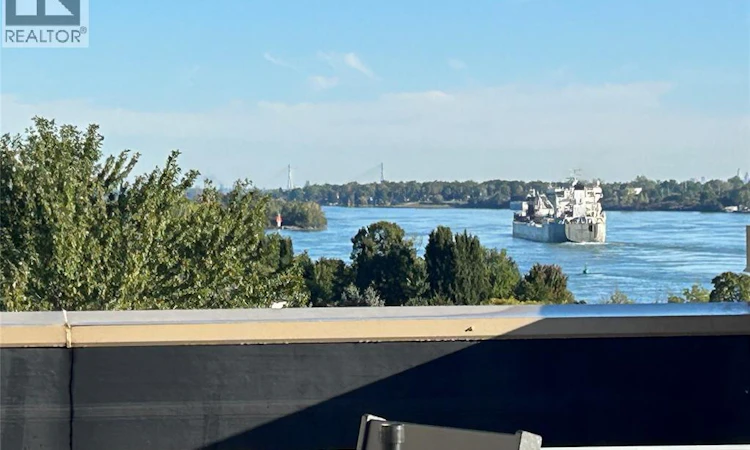 Penthouse 507-34 Boblo Island Boulevard