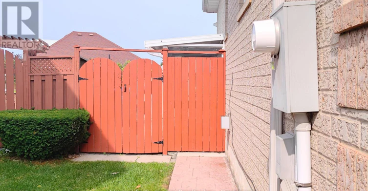 17 Summerfield Crescent, Brampton, ON, L6X 4K4 - 2