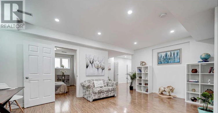 BSMT-2359 Pilgrim Square, Oshawa, ON, L1L 0C2 - 2