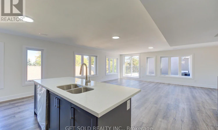11-6701 Thorold Stone Road