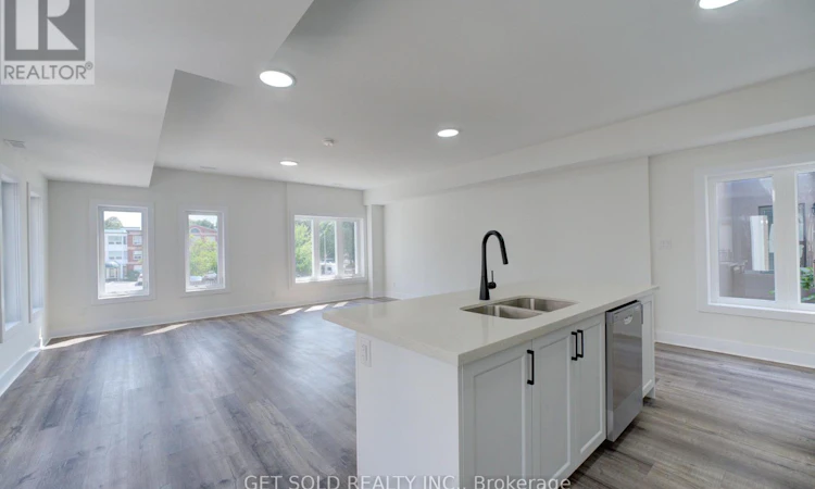 13-6701 Thorold Stone Road