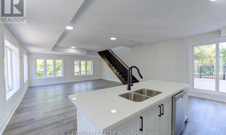 14-6701 Thorold Stone Road