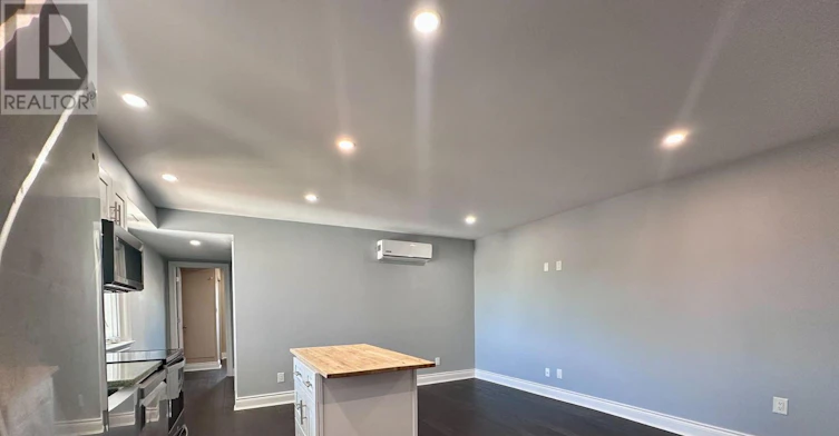 UPPER-6 Lapp Street, Toronto, ON, M6N 3W6 - 10