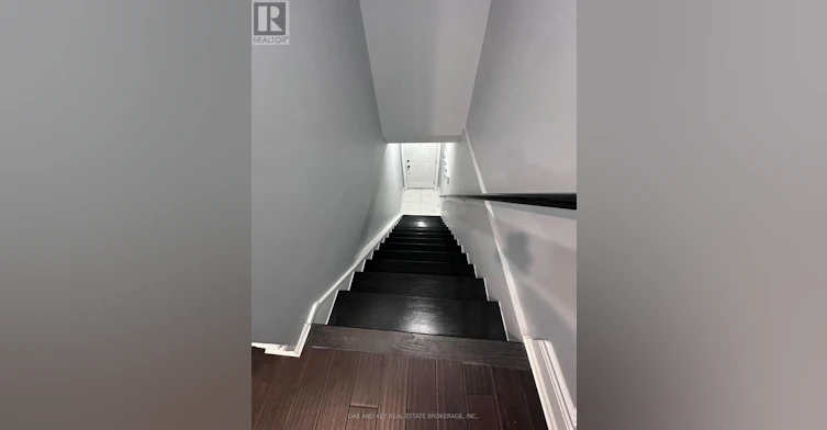 UPPER-6 Lapp Street, Toronto, ON, M6N 3W6 - 5