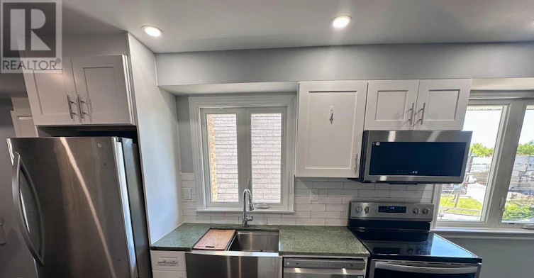 UPPER-6 Lapp Street, Toronto, ON, M6N 3W6 - 12