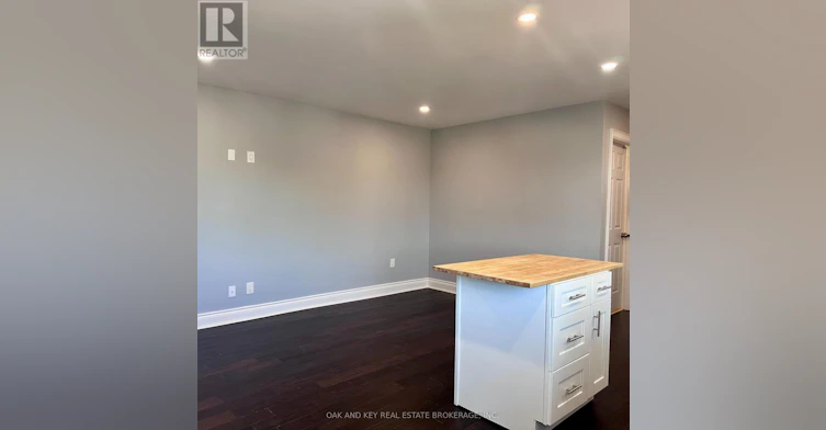 UPPER-6 Lapp Street, Toronto, ON, M6N 3W6 - 11
