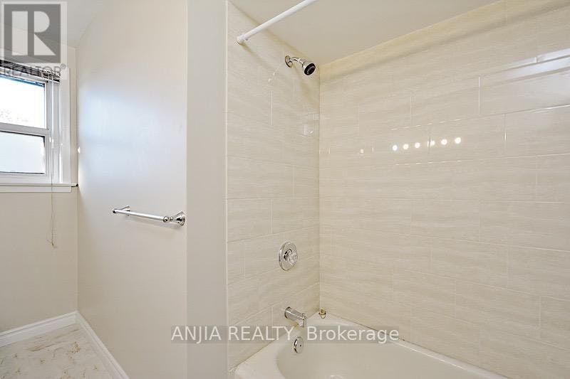UPPER-80 Alamosa Drive, Toronto, ON, M2J 2N9 - 12