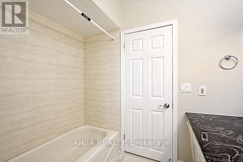 UPPER-80 Alamosa Drive, Toronto, ON, M2J 2N9 - 11