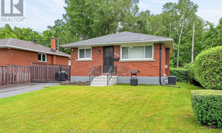 898 Charleswood Avenue