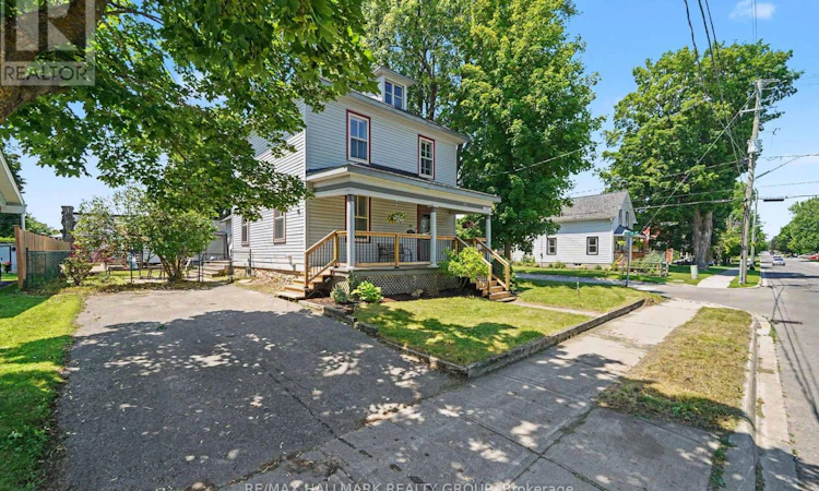 98 Drummond Street E