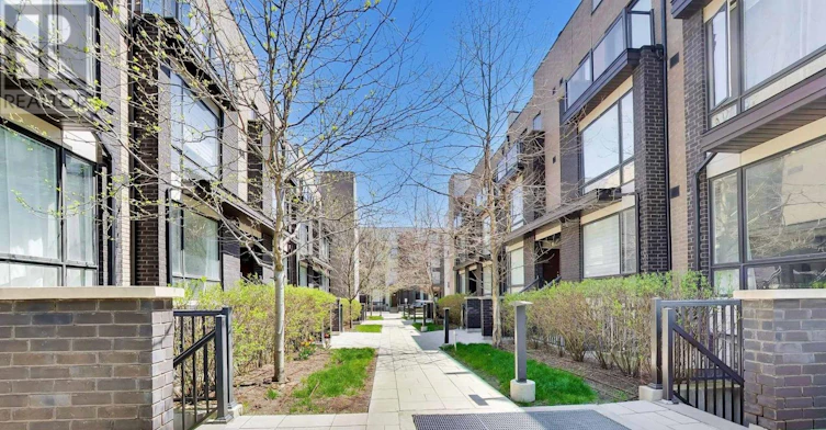 141-34 Fieldway Road, Toronto, ON, M8Z 3L2 - 4