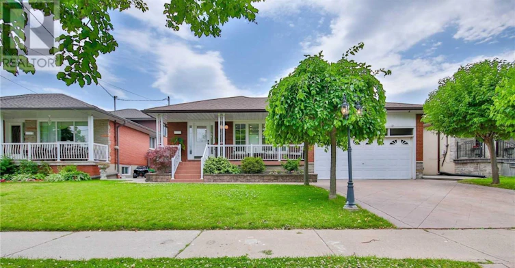 72 Keegan (Lower Crescent, Toronto, ON, M3J 1G2