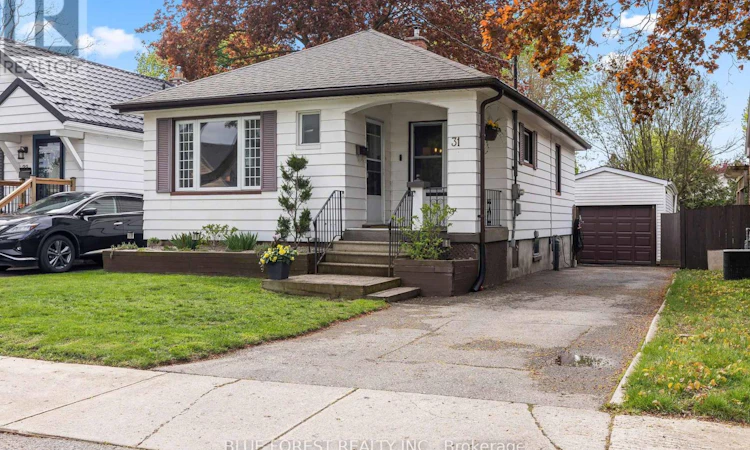 31 Eastman Avenue