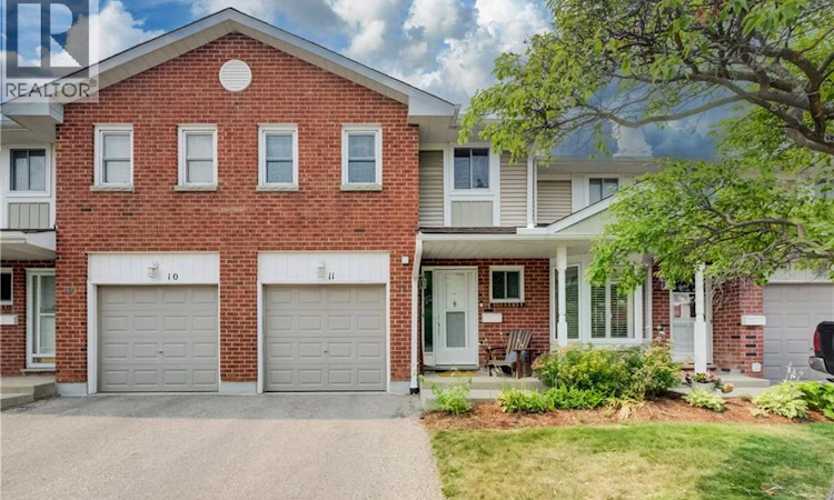 11-210 Highland Crescent