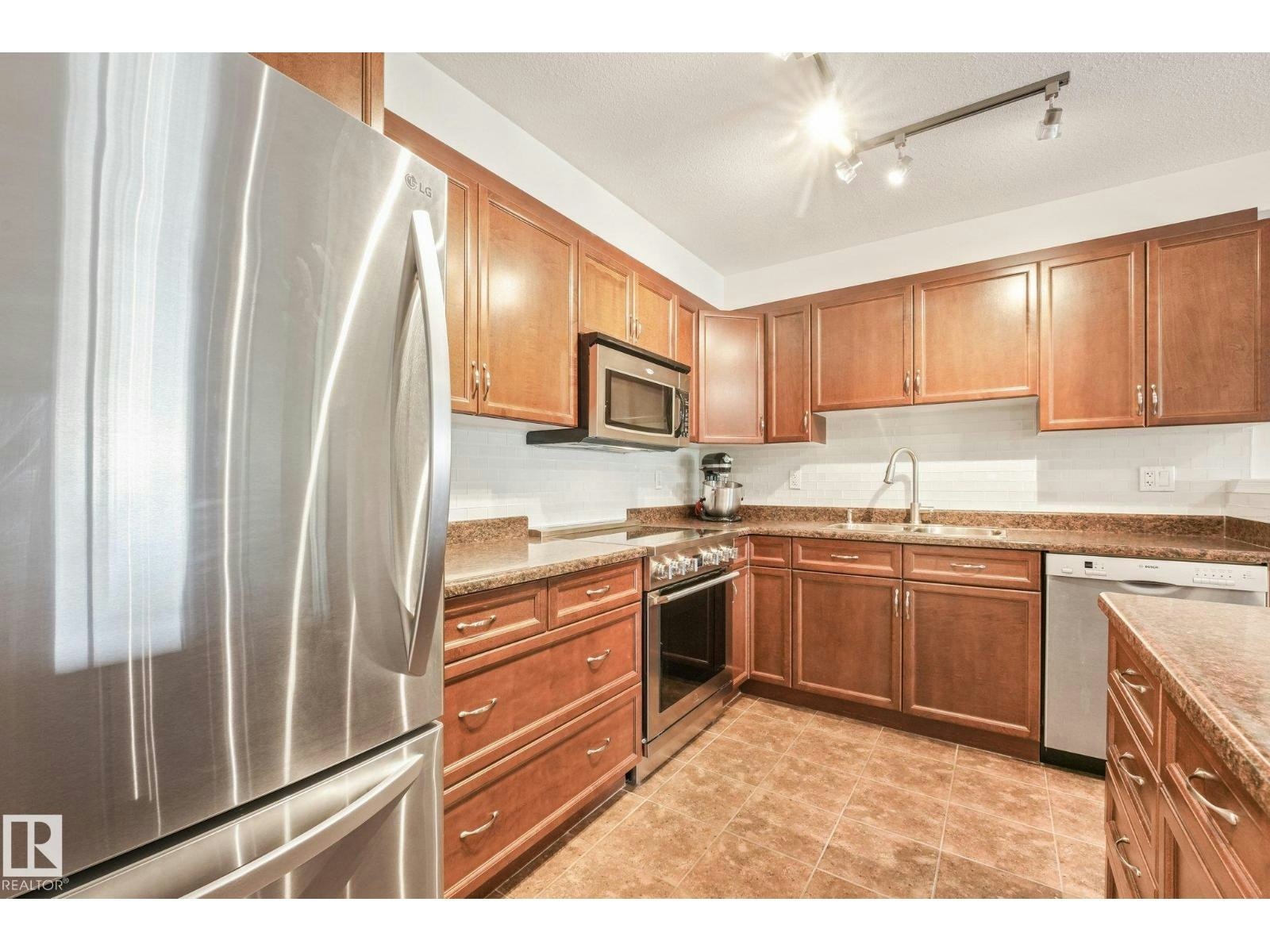 209-1589 Glastonbury Bv NW, Edmonton, AB, T5T 2V1