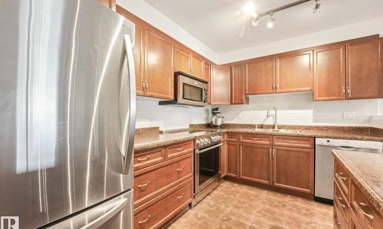 209-1589 Glastonbury Bv NW