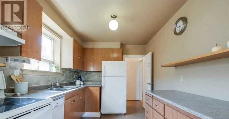 MAIN-3715 St Clair Avenue E, Toronto, ON, M1M 1T5 - 6