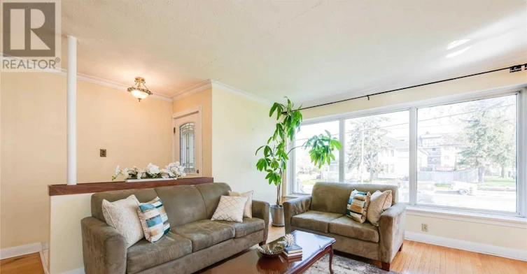 MAIN-3715 St Clair Avenue E, Toronto, ON, M1M 1T5 - 4