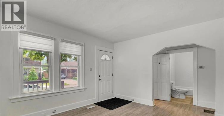 842 DUPLEX-844 Ellrose Avenue, Windsor, ON, N8Y 3W7 - 3