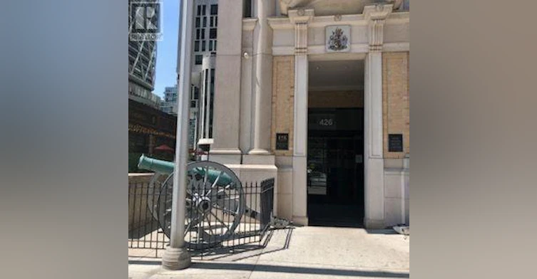 2101-426 University Avenue, Toronto, ON, M5G 1S9 - 9