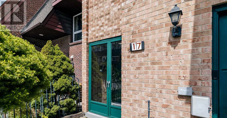 17 Stoneham Road, Toronto, ON, M9C 4Y7 - 2