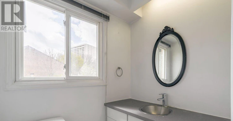 17 Stoneham Road, Toronto, ON, M9C 4Y7 - 18