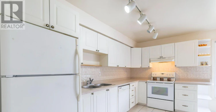 17 Stoneham Road, Toronto, ON, M9C 4Y7 - 14