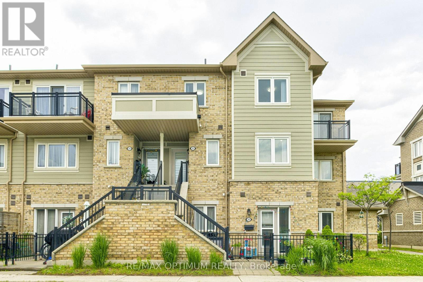 303-250 Sunny Meadow Boulevard, Brampton, ON, L6R 3Y6