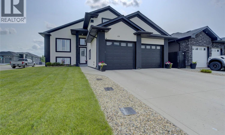 619 Maple Crescent