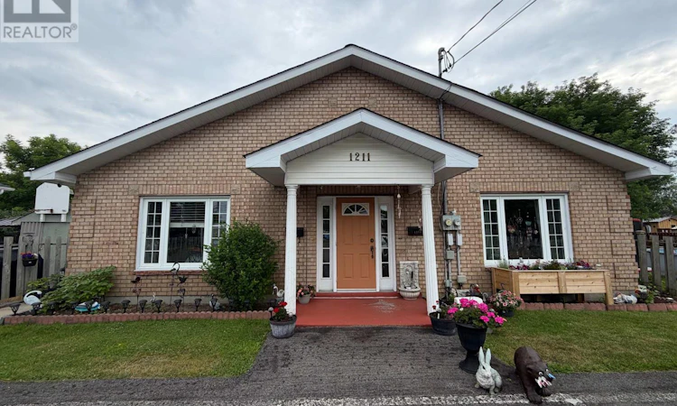 1211A-1211B Notre Dame Street