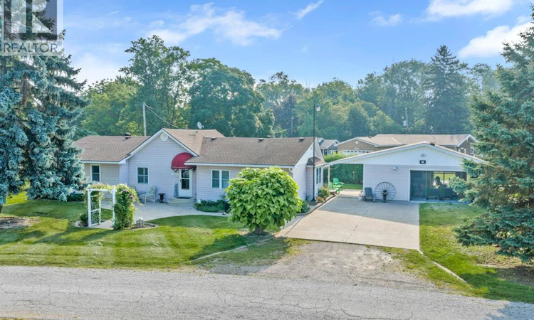 290 Wawa Crescent