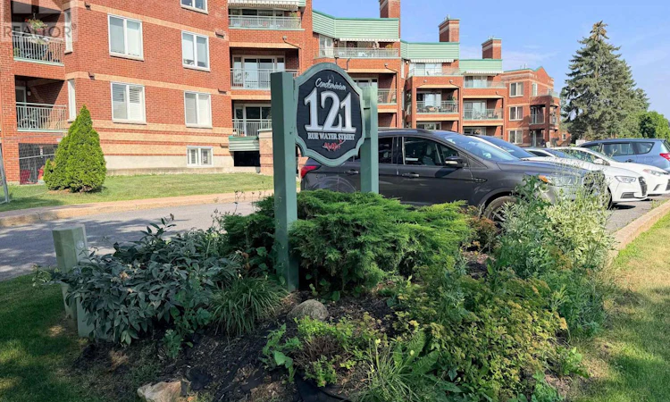 404-121 Water Street W